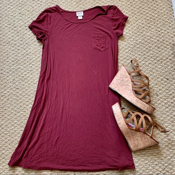 Target Dresses & Skirts - 💙5/$25 Burgundy T-Shirt Dress